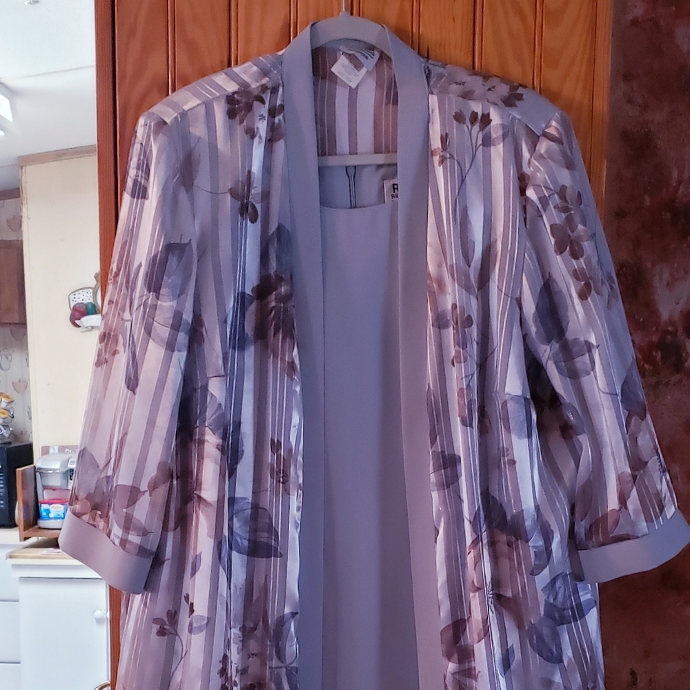 Sleeveless dress with jacket